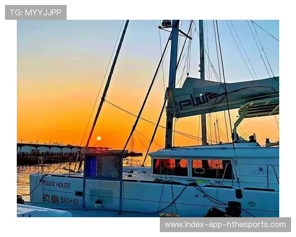 帆船队夜航遭遇突变风向,船长临机指挥成教科书案例 帆船队夜航遭遇突变风向,船长临机指挥成教科书案例