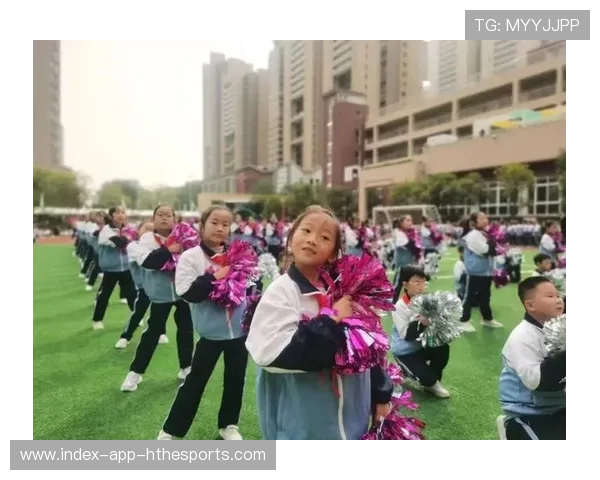 球场上的年轻面孔点燃希望,球场上的少年 球场上的年轻面孔点燃希望,球场上的少年